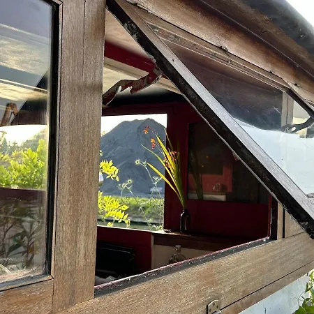 Insolite Boat Near Paris * Thourotte