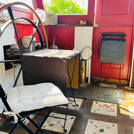 Πλωτό κατάλυμα Insolite Boat Near Paris Thourotte